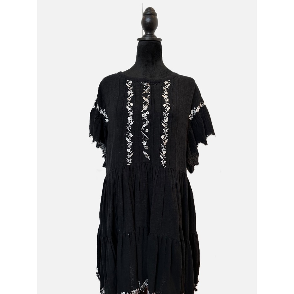Free PEOPLE blue summer dress with white smocking in size small petite.